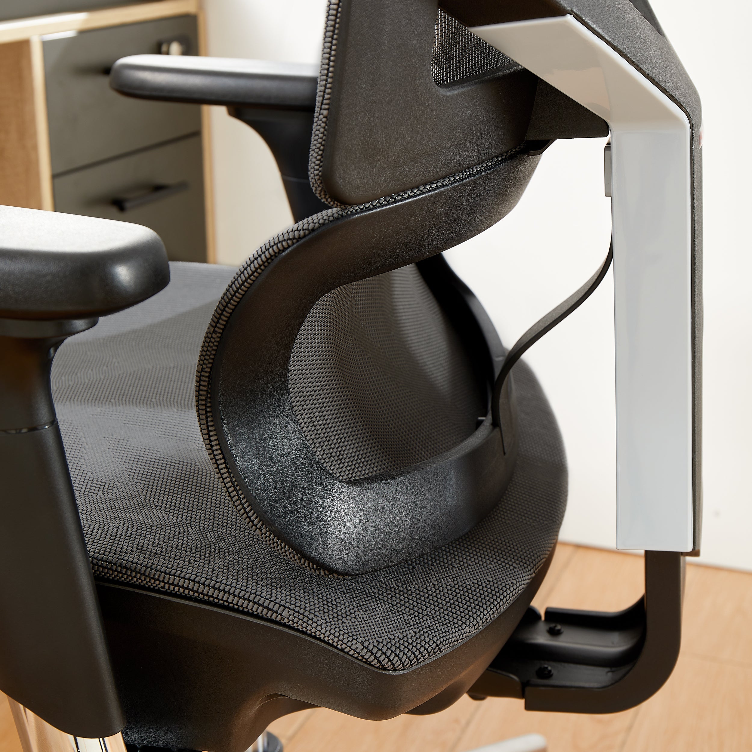M90C Ergonomic office chair